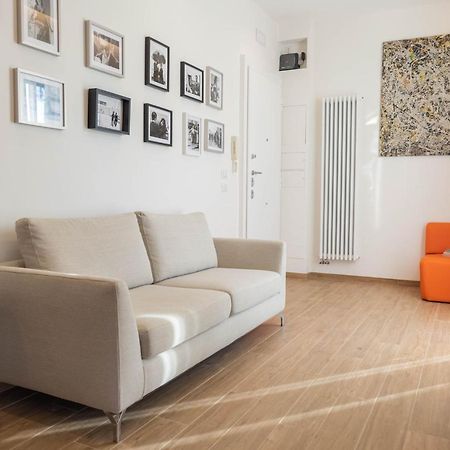 רומא Colosseo Brightful Apartment With Rooftop מראה חיצוני תמונה