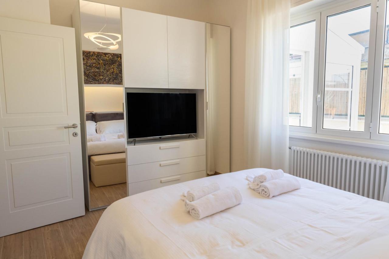 רומא Colosseo Brightful Apartment With Rooftop מראה חיצוני תמונה