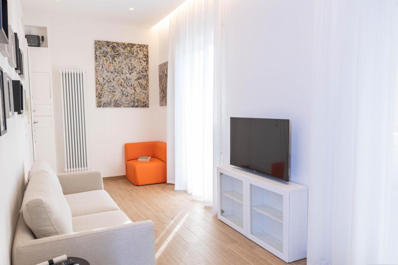 רומא Colosseo Brightful Apartment With Rooftop מראה חיצוני תמונה