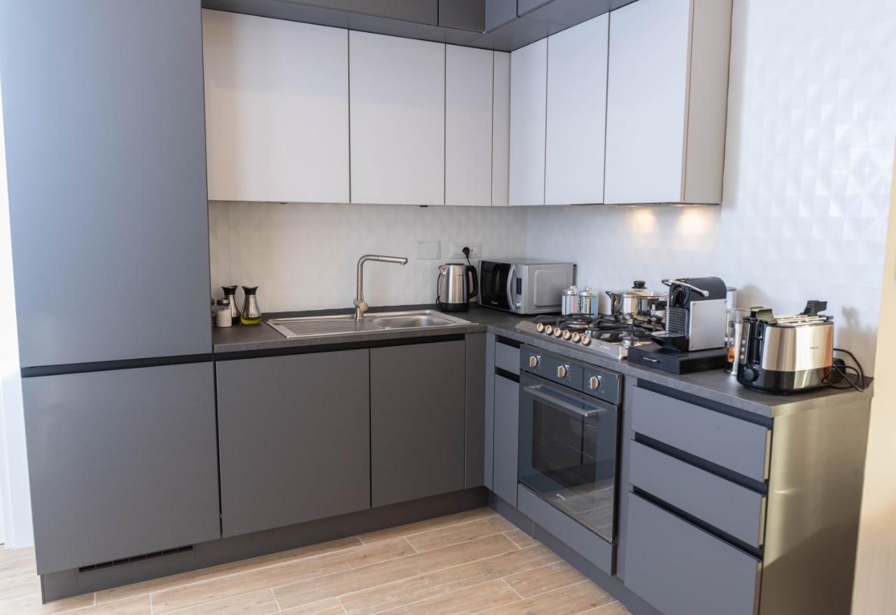 רומא Colosseo Brightful Apartment With Rooftop מראה חיצוני תמונה