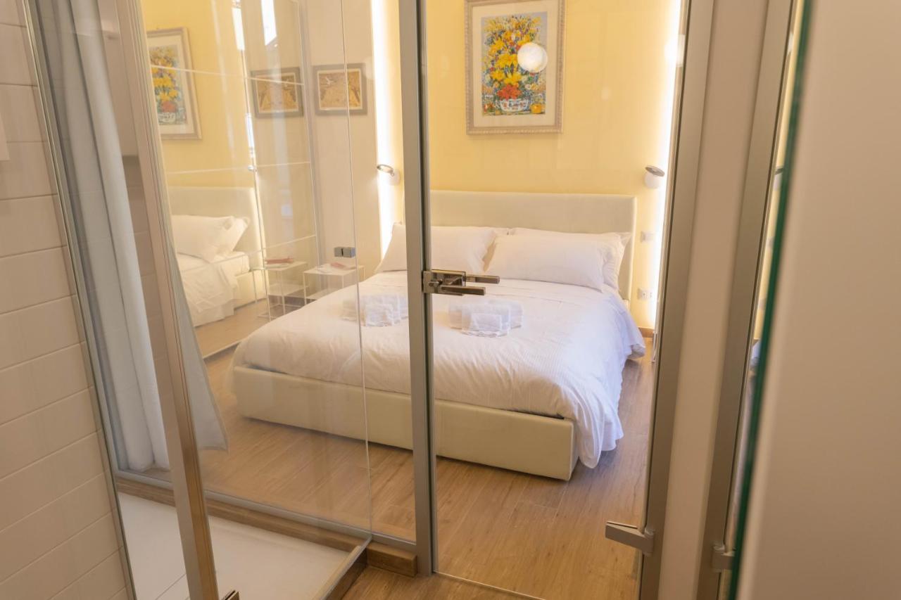 רומא Colosseo Brightful Apartment With Rooftop מראה חיצוני תמונה