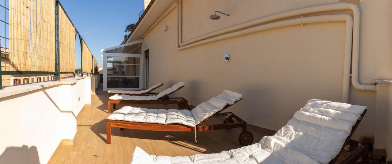 רומא Colosseo Brightful Apartment With Rooftop מראה חיצוני תמונה