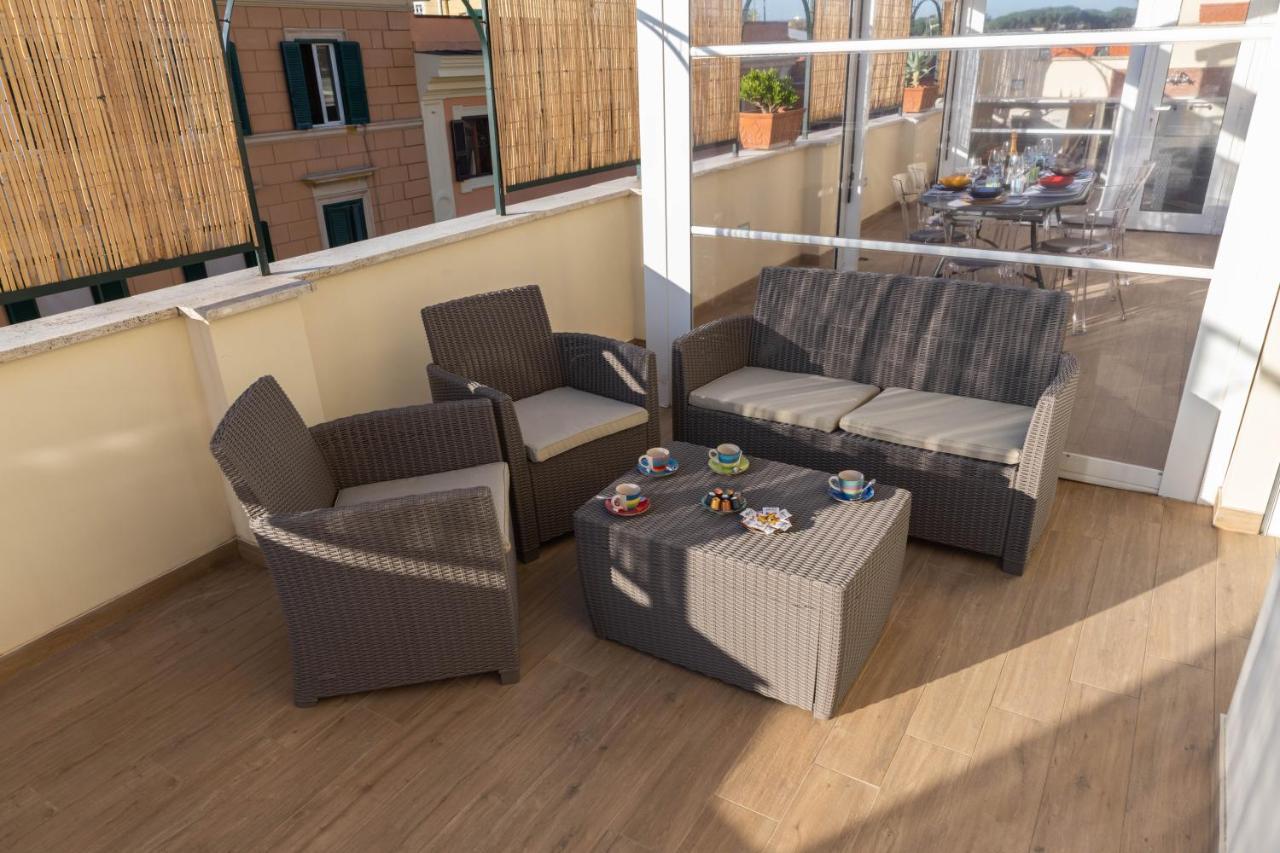 רומא Colosseo Brightful Apartment With Rooftop מראה חיצוני תמונה