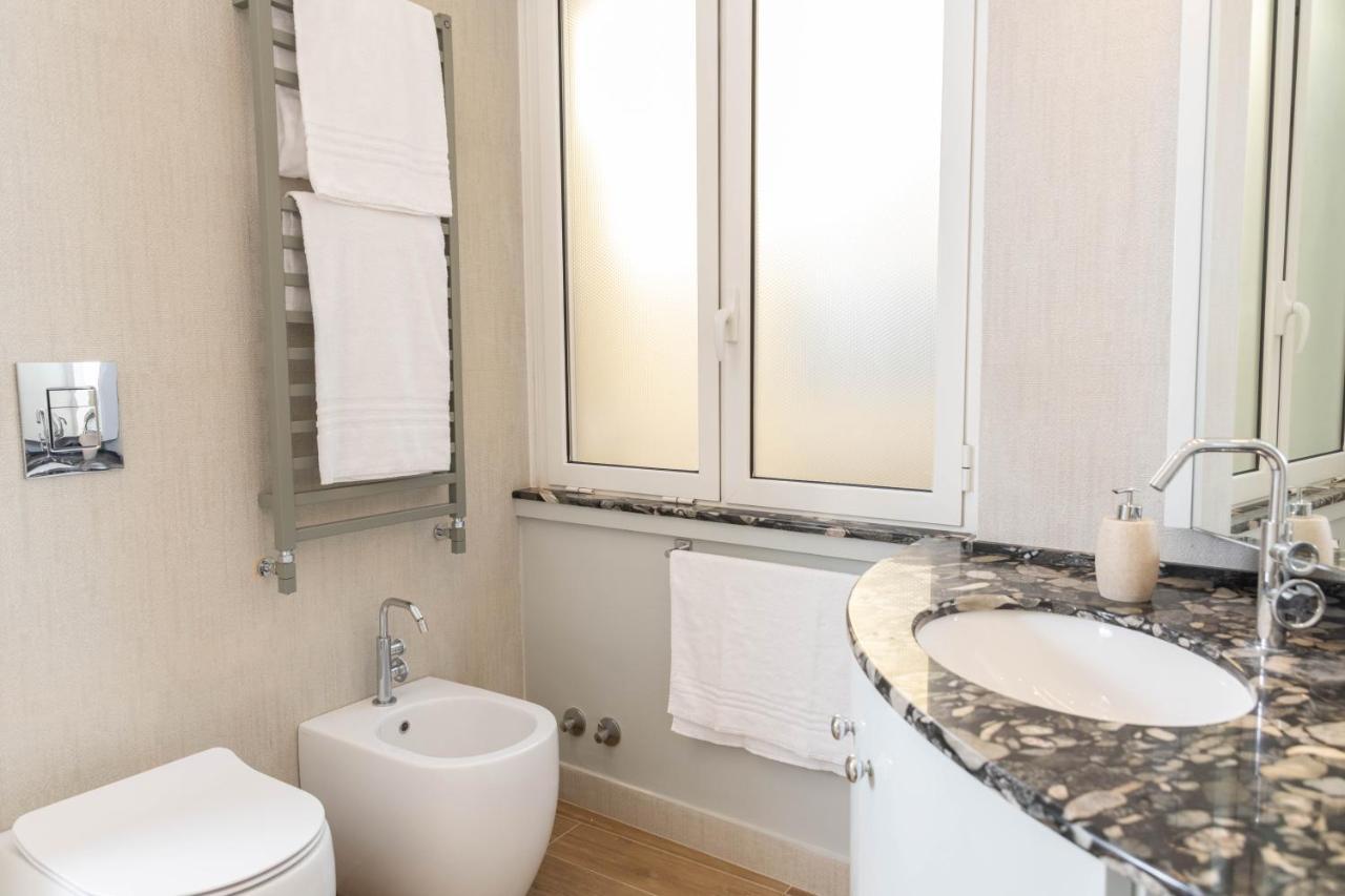 רומא Colosseo Brightful Apartment With Rooftop מראה חיצוני תמונה