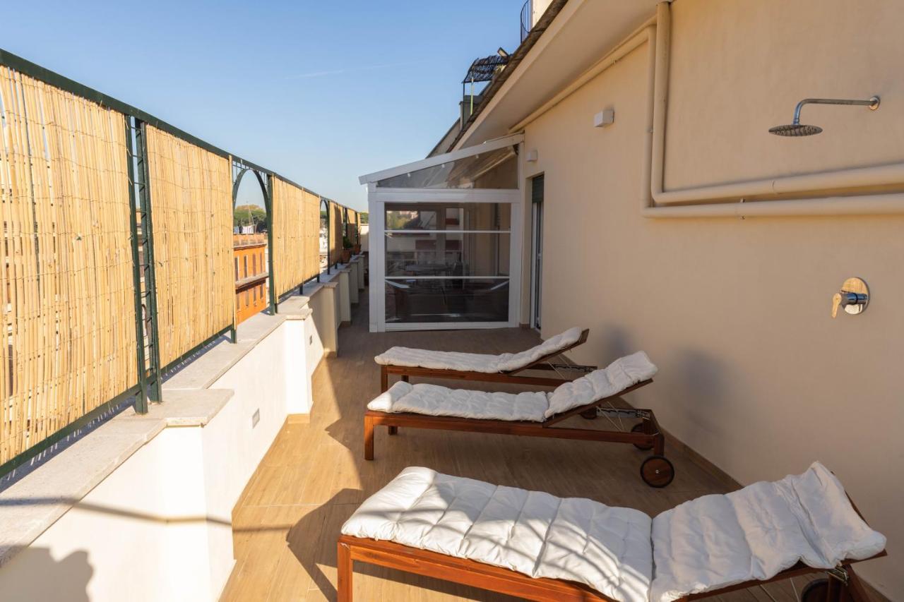 רומא Colosseo Brightful Apartment With Rooftop מראה חיצוני תמונה