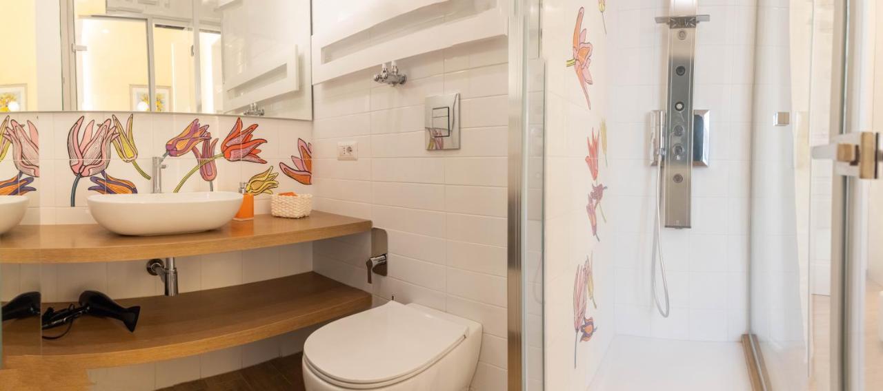רומא Colosseo Brightful Apartment With Rooftop מראה חיצוני תמונה
