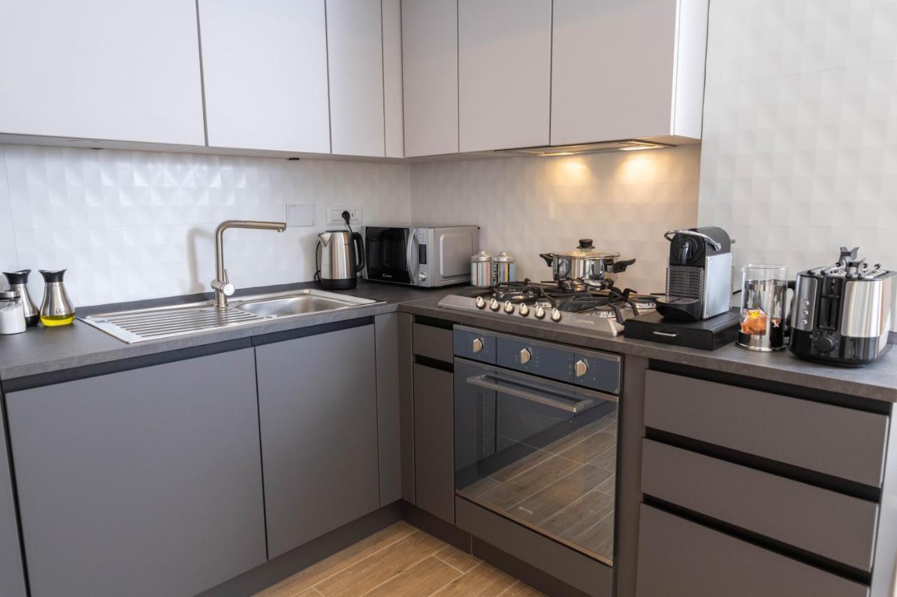 רומא Colosseo Brightful Apartment With Rooftop מראה חיצוני תמונה