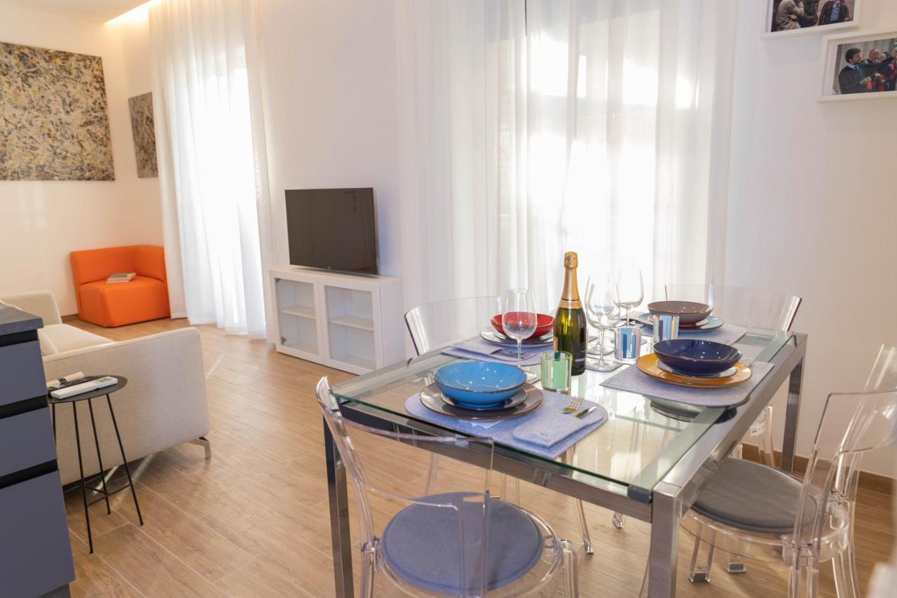 רומא Colosseo Brightful Apartment With Rooftop מראה חיצוני תמונה