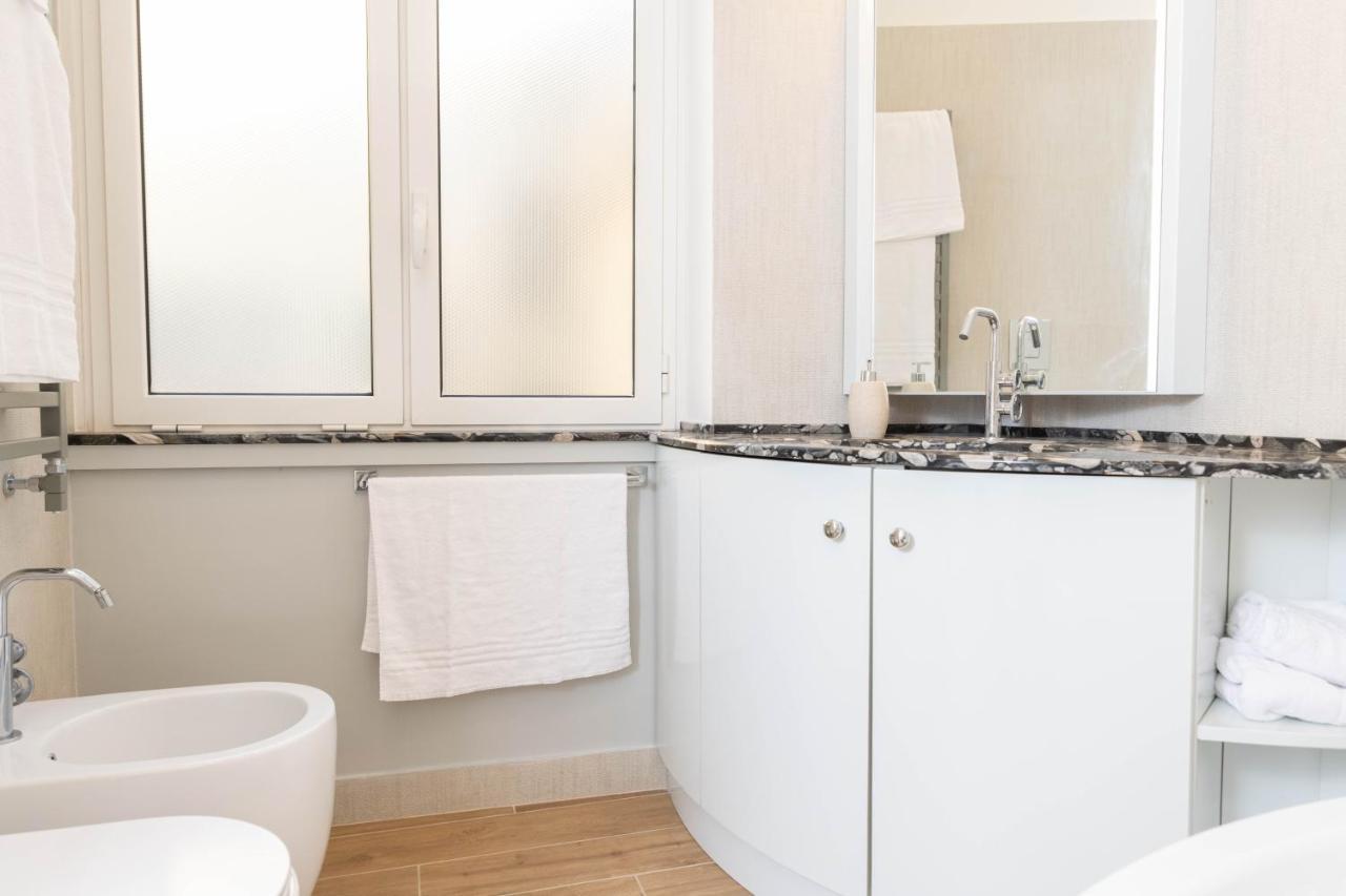 רומא Colosseo Brightful Apartment With Rooftop מראה חיצוני תמונה