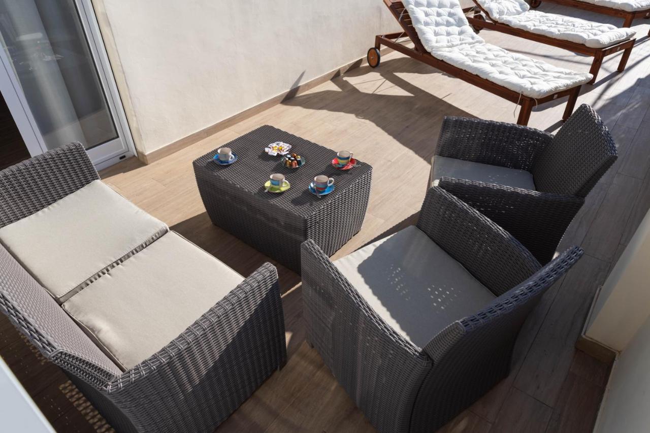 רומא Colosseo Brightful Apartment With Rooftop מראה חיצוני תמונה