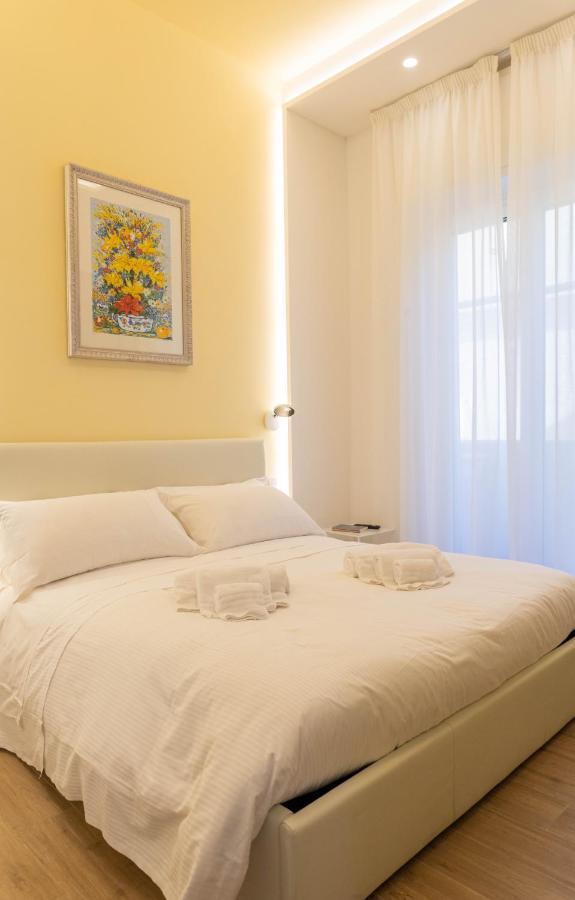 רומא Colosseo Brightful Apartment With Rooftop מראה חיצוני תמונה
