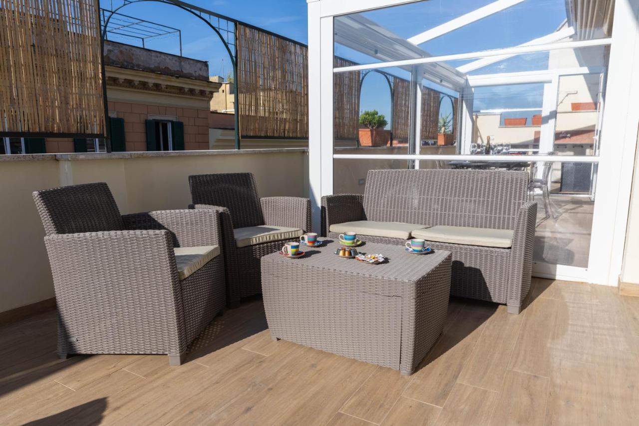 רומא Colosseo Brightful Apartment With Rooftop מראה חיצוני תמונה