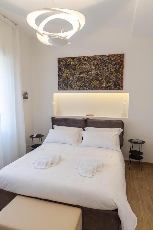 רומא Colosseo Brightful Apartment With Rooftop מראה חיצוני תמונה