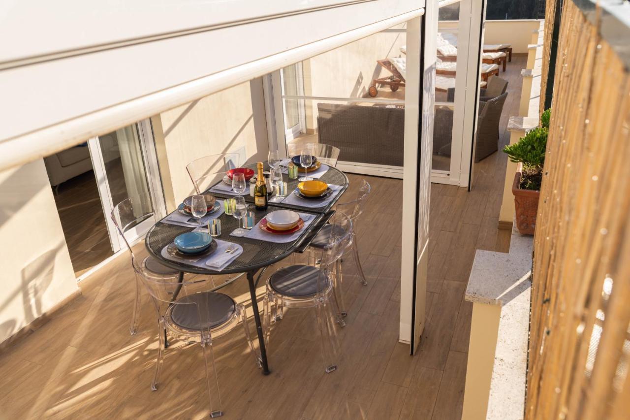 רומא Colosseo Brightful Apartment With Rooftop מראה חיצוני תמונה