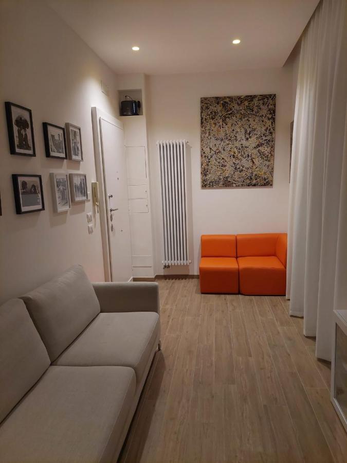 רומא Colosseo Brightful Apartment With Rooftop מראה חיצוני תמונה