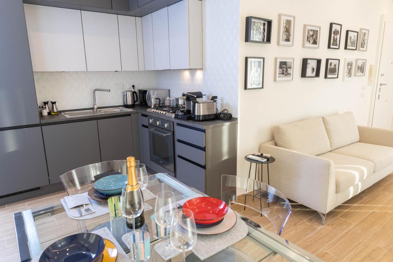 רומא Colosseo Brightful Apartment With Rooftop מראה חיצוני תמונה